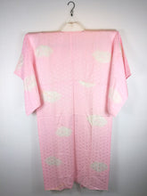 Indlæs billede til gallerivisning Japansk Nagajuban (Kort Kimono) i Pink og Hvid